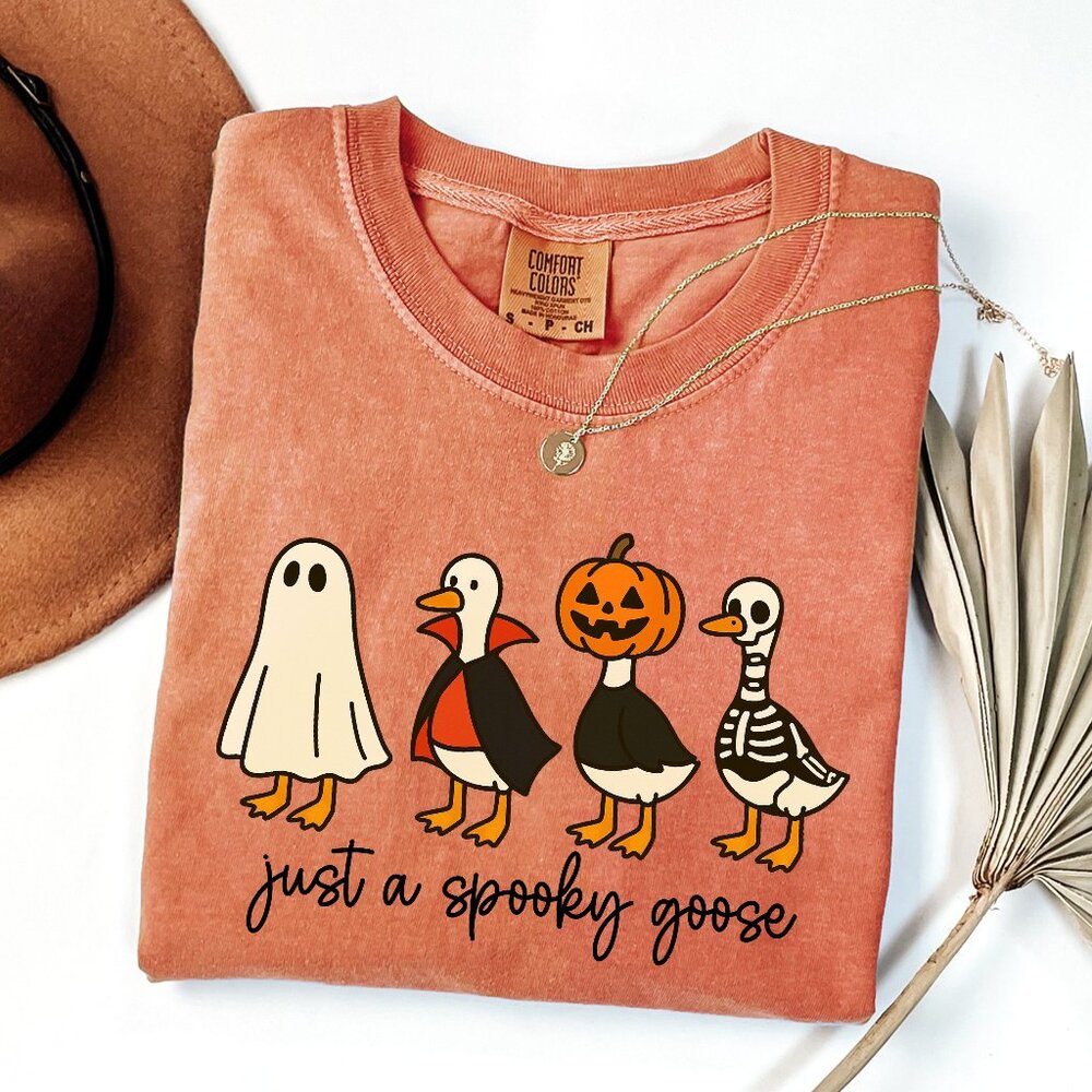 NEW Comfort Color Funny Just A Spooky Goose Halloween Crewneck Graphic Tee Shirt